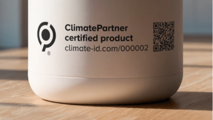 Mockup Flasche mit ClimatePartner-zertifiziert-Label