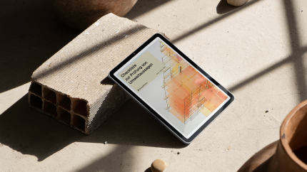 Ipad mit Deckblatt der Checkliste zur Prüfung von Umweltaussagen