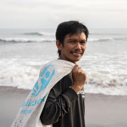 Collecting plastic on coastal areas