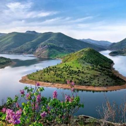 Landschaftsbild mit Insel