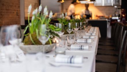 festive-table-setting.jpg