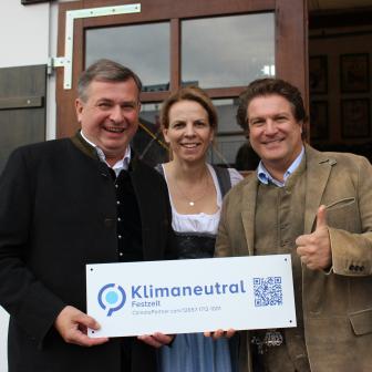 Lorenz%20und%20Christine%20Stiftl%20mit%20Francis%20Fulton-Smith.JPG