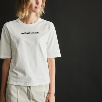 LANIUS_HW20_12738-00_no-time-to-waste_off-white_01.jpg